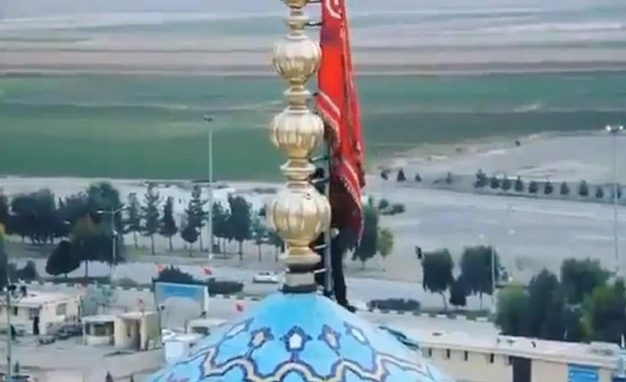 Semnul că Iranul se pregătește de război. Steagul arborat într-un loc sfânt