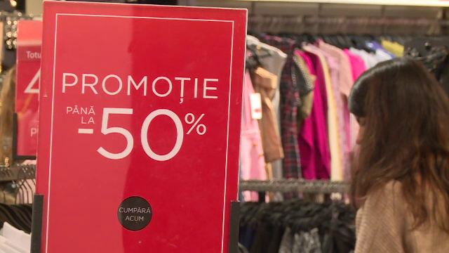 Mall-uri luate cu asalt de vânătorii de reduceri. Oficial, sezonul soldurilor începe pe 15