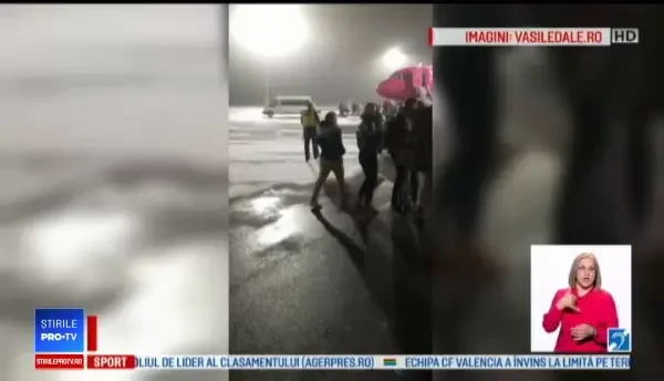 Panică într-un avion plin cu români: "Numai am văzut că sar uşile în aer"