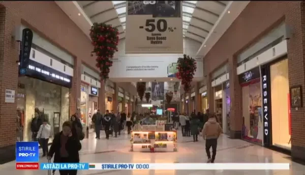 Mall-uri luate cu asalt de vânătorii de reduceri. Oficial, sezonul soldurilor începe pe 15