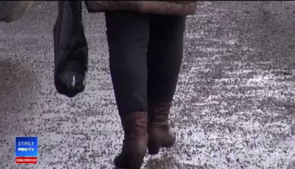 Un bărbat din Neamț și-a înjunghiat soția la nervi. Femeia a fost găsită de fiul ei