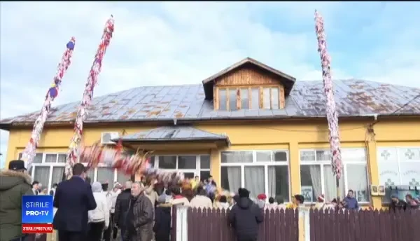 Tradiție inedită de Bobotează în Dâmbovița. Cum impresionează tinerii fetele „de măritat”