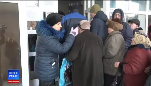 Cozi la plata impozitelor locale, în Galați, de la 5 dimineața. Pensionarii s-au înghesuit să-și achite dările