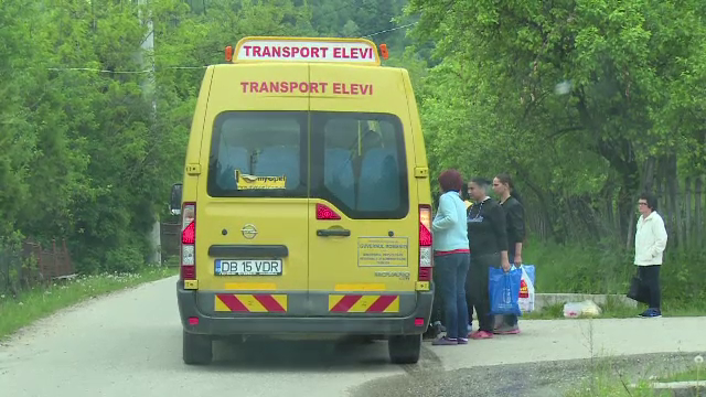 Protest inedit al elevilor față de lipsa decontării abonamentelor pentru transportul intrajudețean