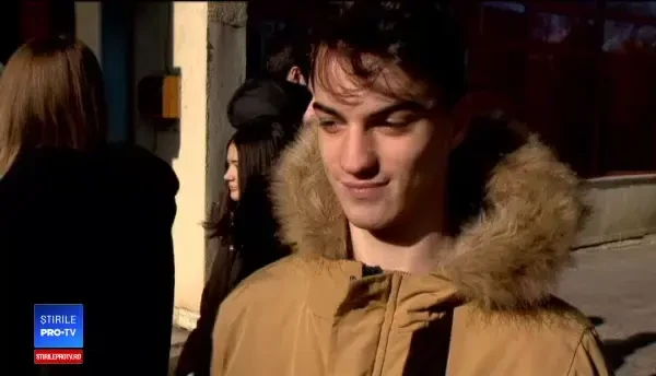 Protest inedit al elevilor față de lipsa decontării abonamentelor pentru transportul intrajudețean