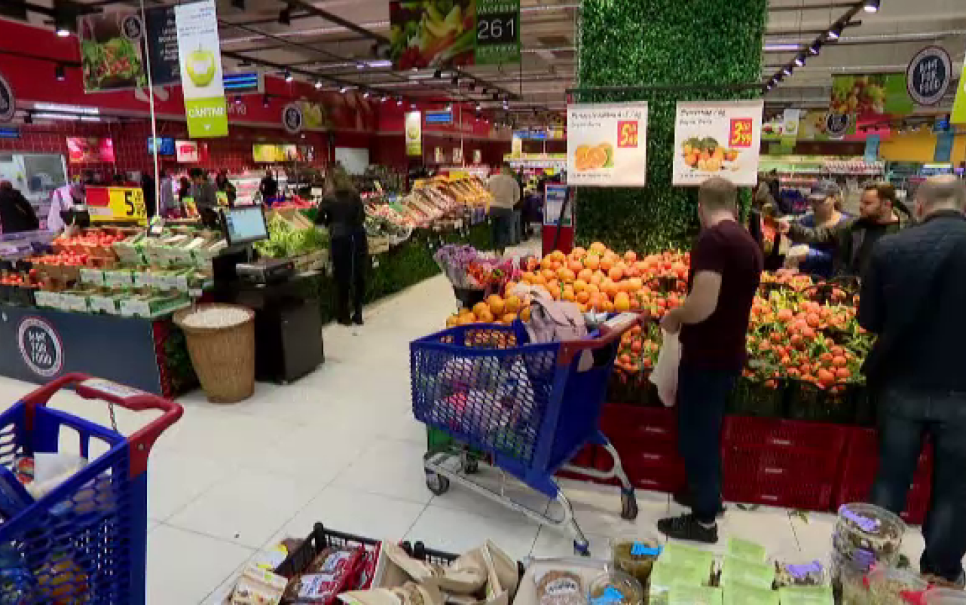 Ce se intampla cu preturile din Romania, dupa conflictul SUA-Iran. Anuntul lui Isarescu