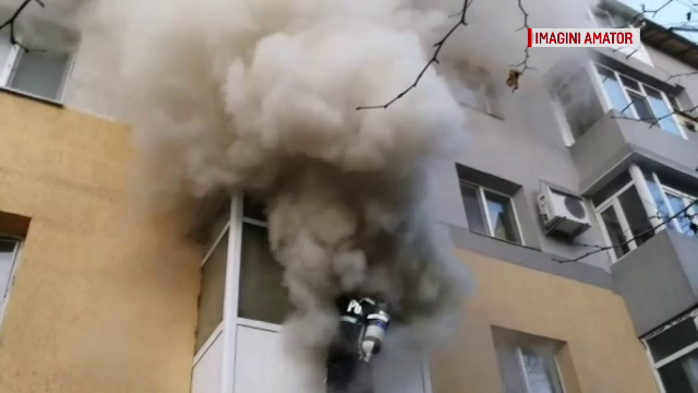 Incendiu puternic într-un apartament din Slatina. Greșeala făcută de o femeie
