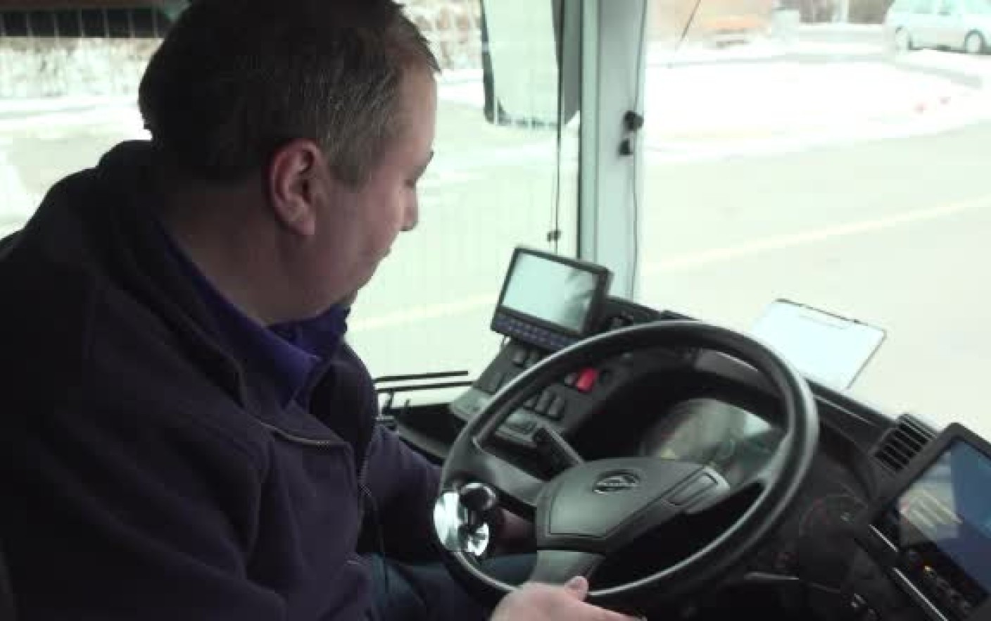 Românii tremură de frig în autobuzele cumpărate din Turcia. Șoferii au 10 grade în cabină