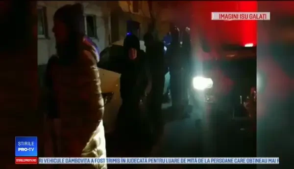 Incendiu într-un apartament din Galați, după ce o instalație a luat foc în bradul de Crăciun