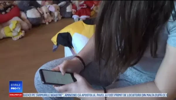 O fată a primit 700 de mesaje de amenințare într-o aplicație mobilă: „Cu moartea, cu violul”