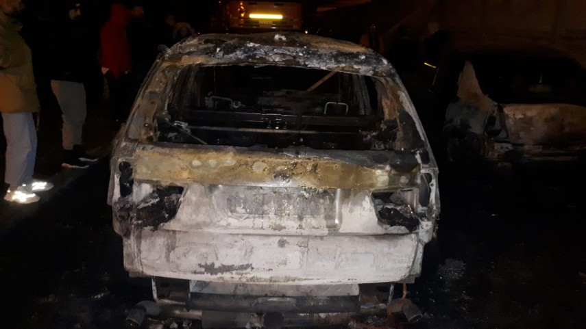 Incendiu în Galați. O mașină de lux făcută scrum, iar alte două autoturisme afectate parțial