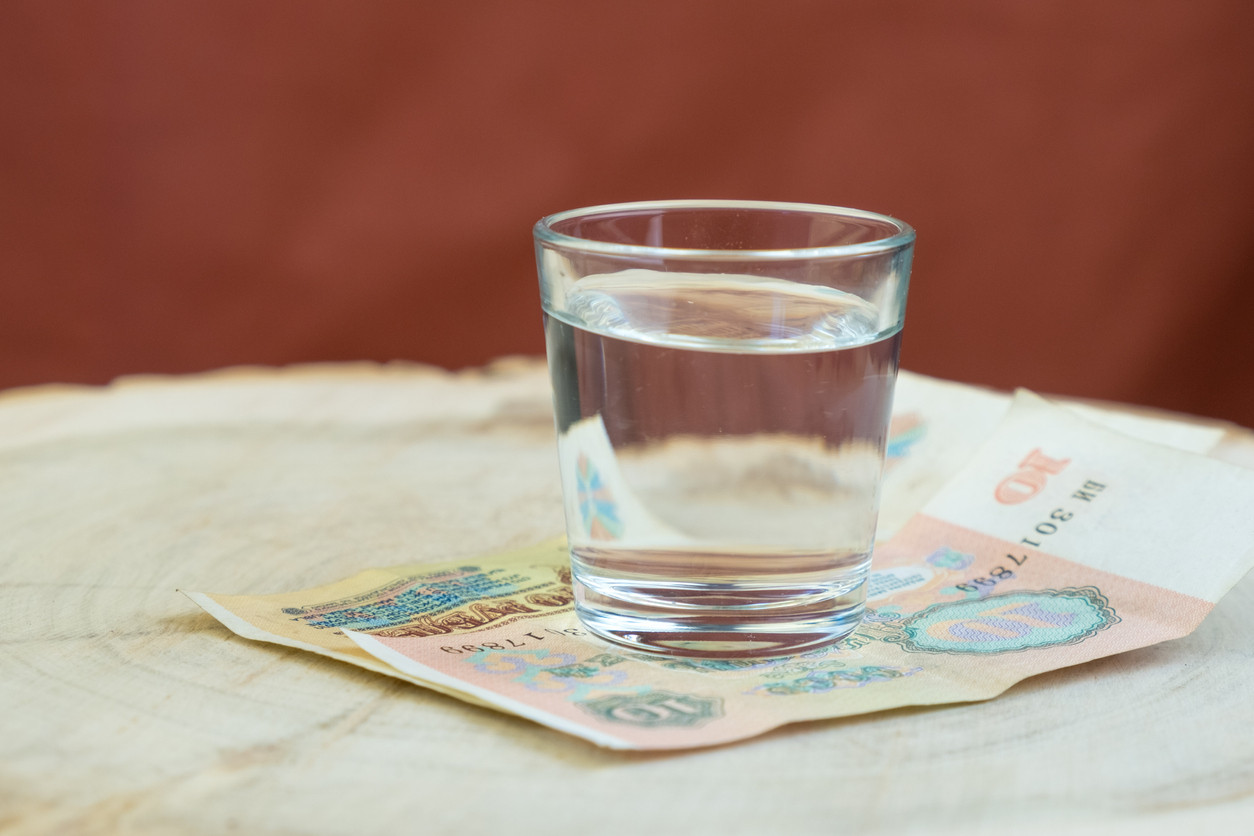 Guvernul rus vrea să scumpească vodca. Băutura are un preț minim stabilit din 2009