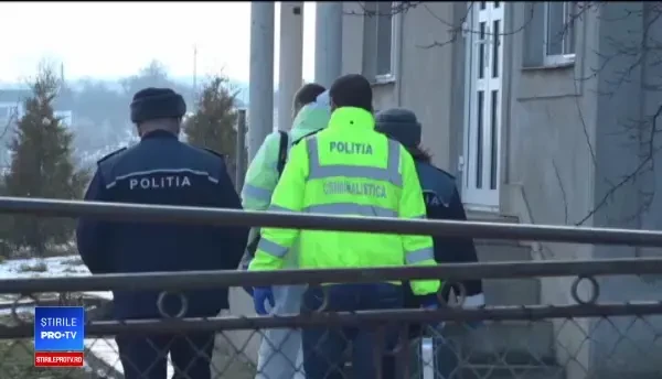 Moarte suspectă în Botoșani. Un bărbat a fost găsit plin de sânge în curtea casei