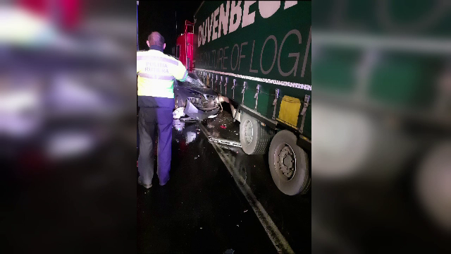 Trei tineri au ajuns la spital după un accident violent. Cum au fost izbiți de două tiruri