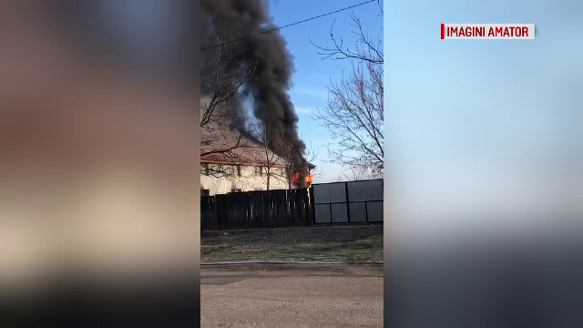 Un incendiu violent în Arad ar fi putut să producă dezastre uriașe. De la ce a izbucnit