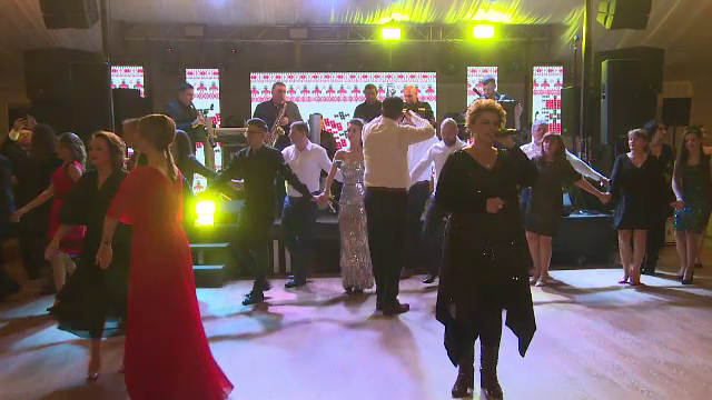 Artiștii de muzică populară au sărbătorit abia acum Revelionul 2020: ”Sunt aproape răguşită, dar nu de cântat”