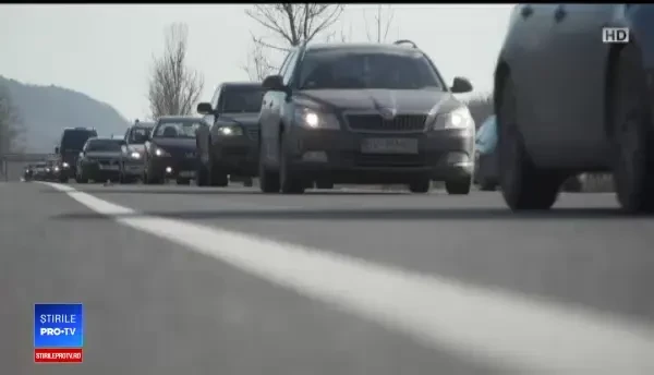 Vreme de primăvară la munte. Ce au pățit turiștii care au încercat să schieze