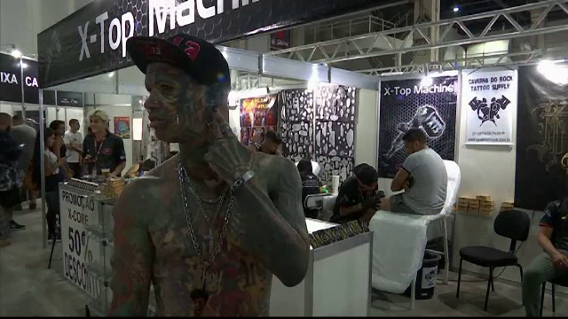 VIDEO. A făcut furori în Brazilia. Marcelo are tatuaje pe 96% din corp și limba despicată