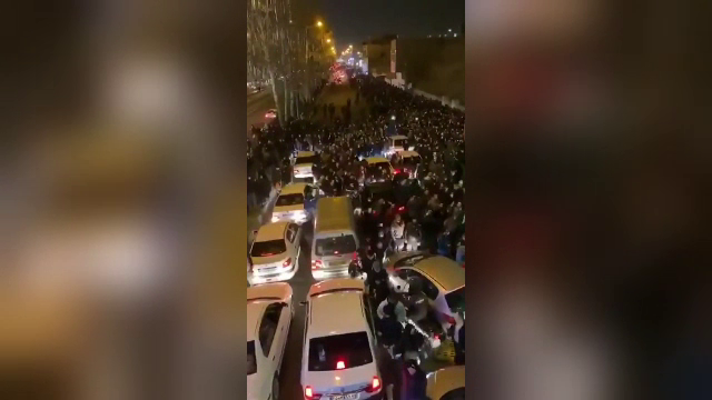 Proteste uriaşe în Teheran. Trump: „Lumea întreagă este cu ochii pe voi”