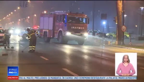 O ambulanță SMURD cu o mamă şi un bebeluş, răsturnată pe şoseaua Kiseleff