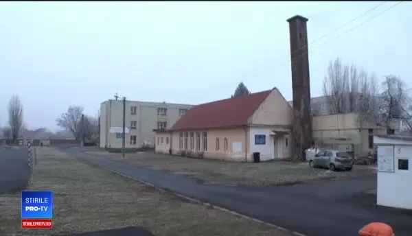 Una dintre substanțele folosite pentru dezinsecția școlii din Arad, INTERZISĂ în România