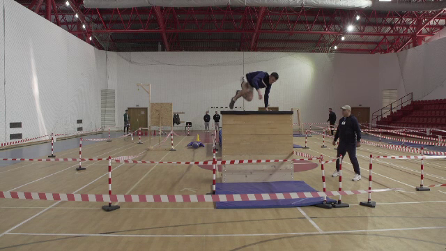 MAI vrea polițiști mai supli, care să poată sări un gard. Probe mai grele la şcolile de agenţi