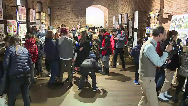 Cum ar putea ajunge elevii români să înveţe din reviste cu benzi desenate în loc de manuale