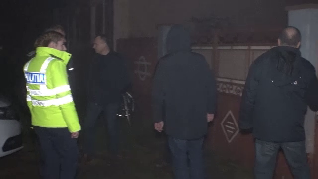 Un tânăr din Arad și-a ucis cu bestialitate mama, în fața iubitei sale. Ce l-a înfuriat