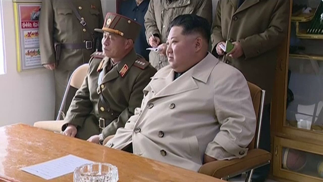 VIDEO. Ce a făcut un grup de femei soldat din Coreea de Nord când l-a întâlnit pe Kim Jong Un