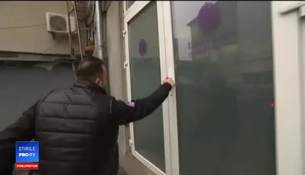 Aplicaţia prin care românii îşi curăţă hainele. "Avem un buton magic"