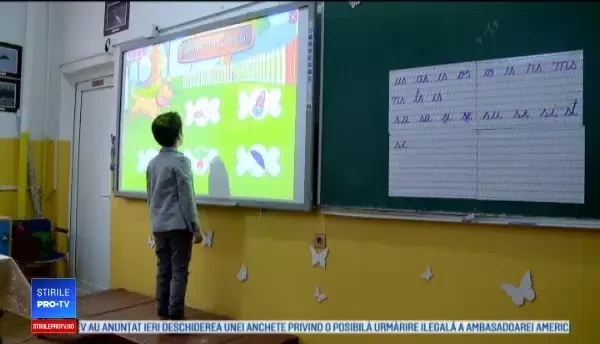 Elevii, obligați să care în spate ghiozdane mai grele decât pot duce. Soluția unei școli din Techirghiol