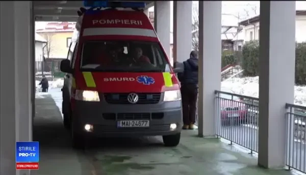 Și-a dat foc după o ceartă în familie. Cum încearcă medicii să-l salveze