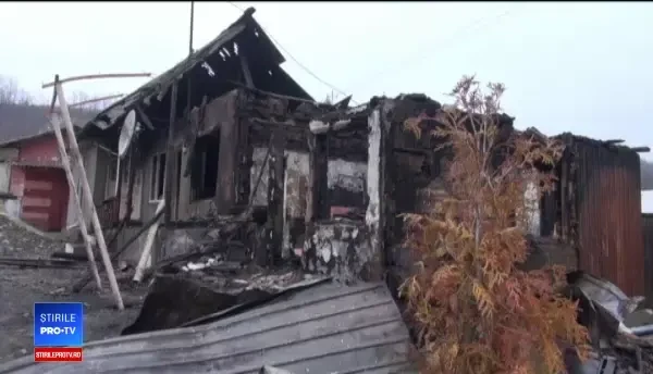 Un băcăuan și-ar fi incendiat casa, după ce a aflat că mai are doar câteva zile de trăit. Mărturiile vecinilor