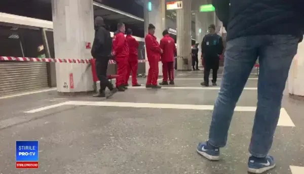 Incident la stația de metrou Păcii. Un bărbat s-a aruncat pe șine