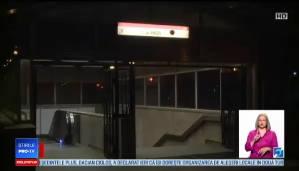 A scăpat cu viață după ce a căzut pe șinele de metrou în București