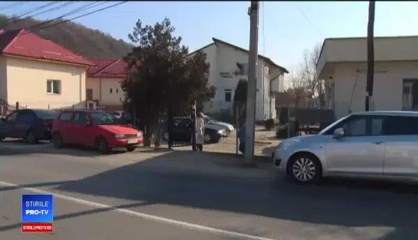 Fată de 16 ani, aflată în plasament, bătută grav de colegi. Nimeni nu recunoaște unde s-a petrecut incidentul