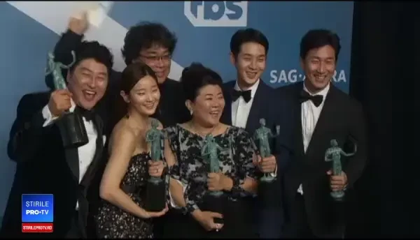 Premiile SAG. Brad Pitt și Jennifer Aniston s-au felicitat în culise