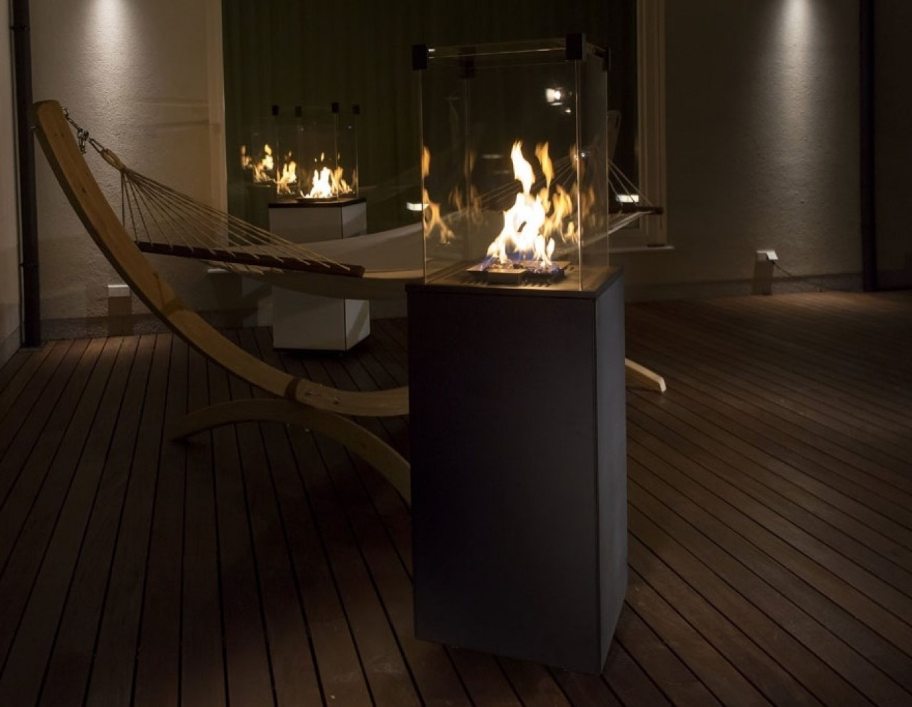 (P) Decorează-ți grădina casei sau terasa afacerii tale, cu un șemineu de exterior spectaculos!