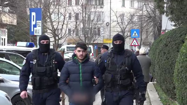 Zeci de furturi comise de hoți minori din Vaslui. Averea găsită de polițiști în locuințele lor