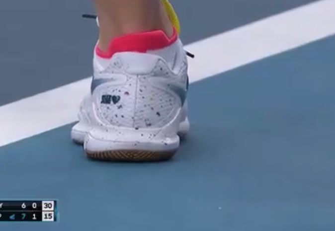 VIDEO. Ce scrie pe adidașii purtați de Simona Halep la Australian Open. Detaliul observat de australieni