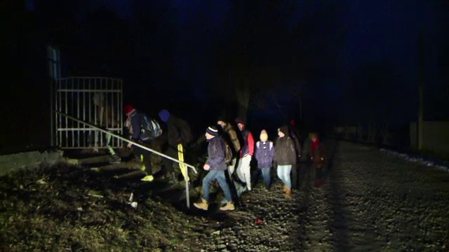 Sute de mii de elevi fac zilnic naveta la școală, iar mii de copii nu au cu ce ajunge la ore