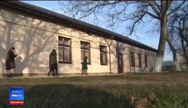 Cum a fost umilit un elev de 8 ani din Dâmbovița de colegi. Drama l-a urmat și la noua școală