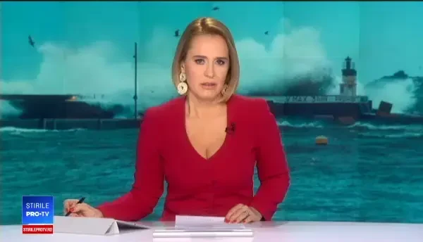 Străzile unui oraș din Spania au fost inundate cu spumă în urma unei furtuni violente