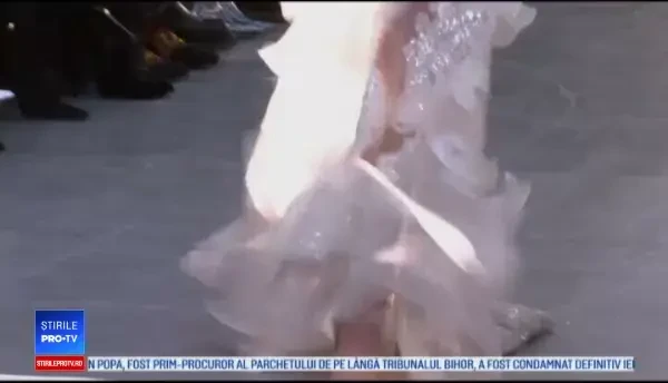 Ținute spectaculoase la Săptămâna Modei de la Paris. Rochia care a uimit publicul