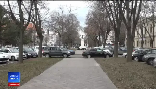 Val de tâlhării, comis de doi elevi, în fața unui liceu. Una dintre victime a fost înjunghiată