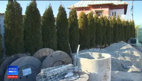 Un bărbat a primit o amendă uriașă pentru construcția unui gard, deși avea autorizație