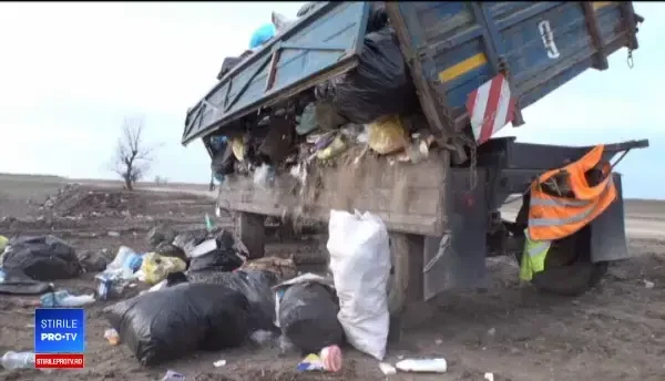 Situație revoltătoare în Arad. Metoda „ecologică” prin care un primar depozitează gunoiul