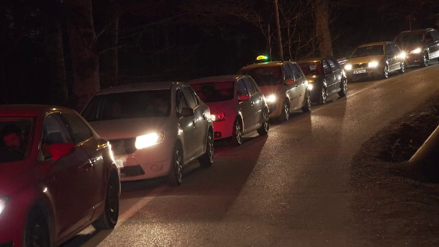 Nervi și înjurături în parcarea de la Cota 1000 din Sinaia: ”Nesimțire totală!”