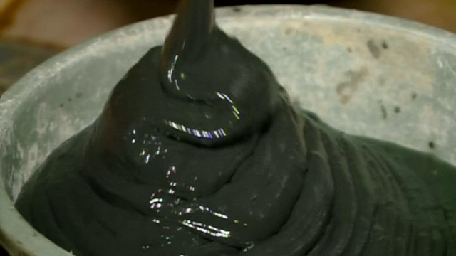 Medicii avertizează că nămolul cumpărat de pe plajă este de proastă calitate şi poate provoca afecţiuni ale pielii