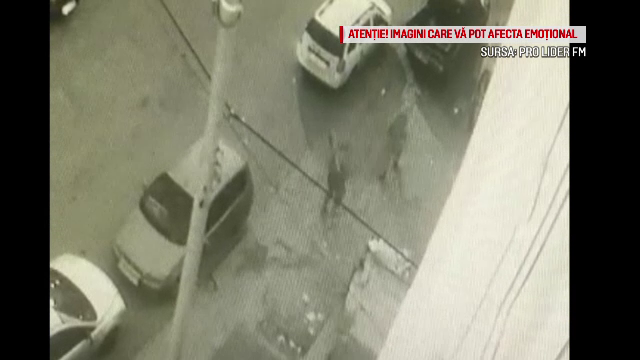 VIDEO. Momentul în care un bărbat este lovit cu o bâtă în cap de un tânăr fără adăpost. Victima, la un pas de moarte